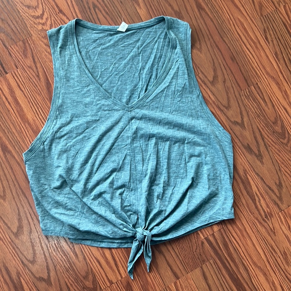 Lululemon crop tank